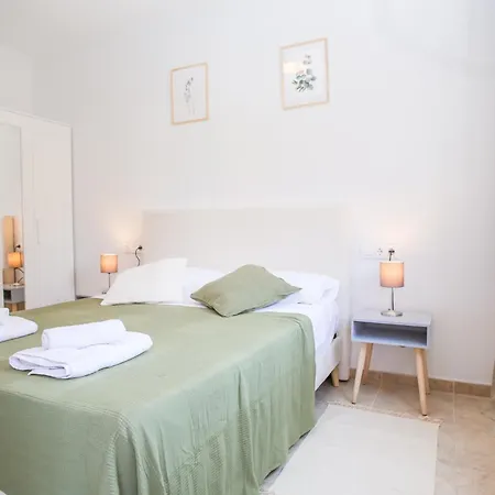 Apartment New Es Freus Family